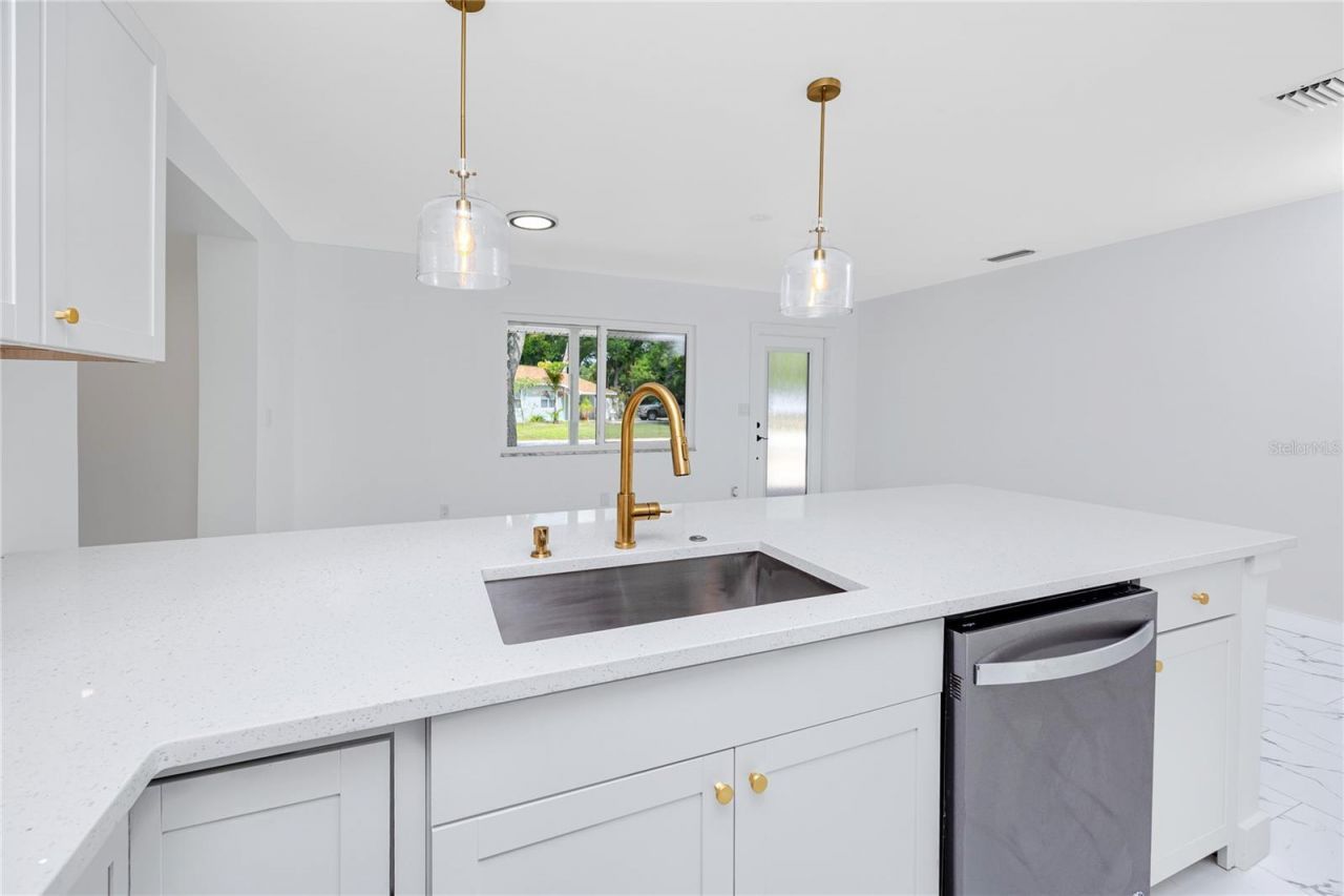 4095 Locust Street Ne, Saint Petersburg, FL 33703 Photo