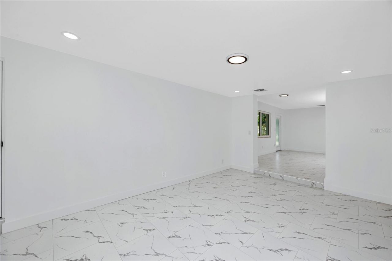 4095 Locust Street Ne, Saint Petersburg, FL 33703 Photo