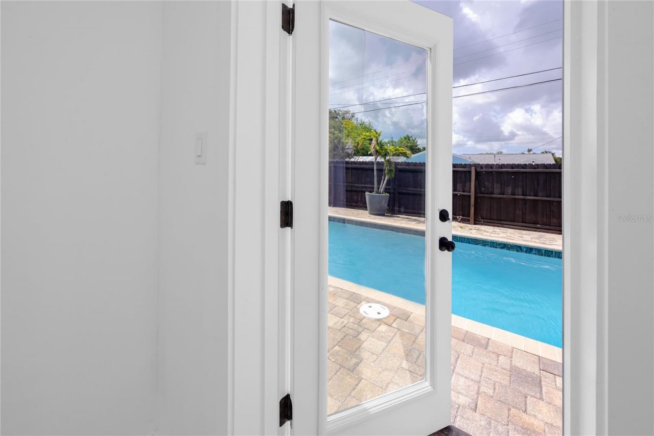 4095 Locust Street Ne, Saint Petersburg, FL 33703 Photo