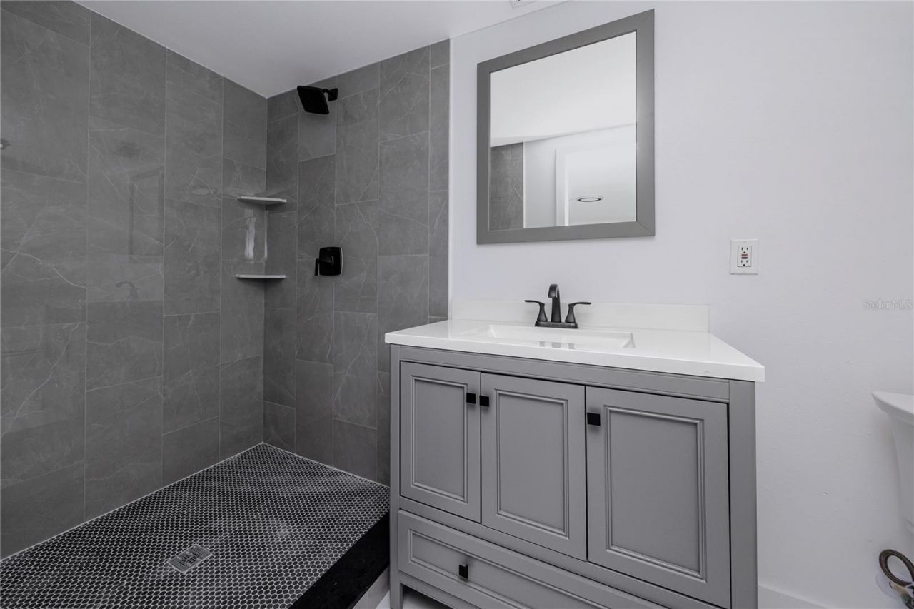 4095 Locust Street Ne, Saint Petersburg, FL 33703 Photo