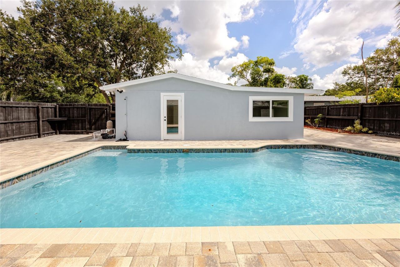4095 Locust Street Ne, Saint Petersburg, FL 33703 Photo