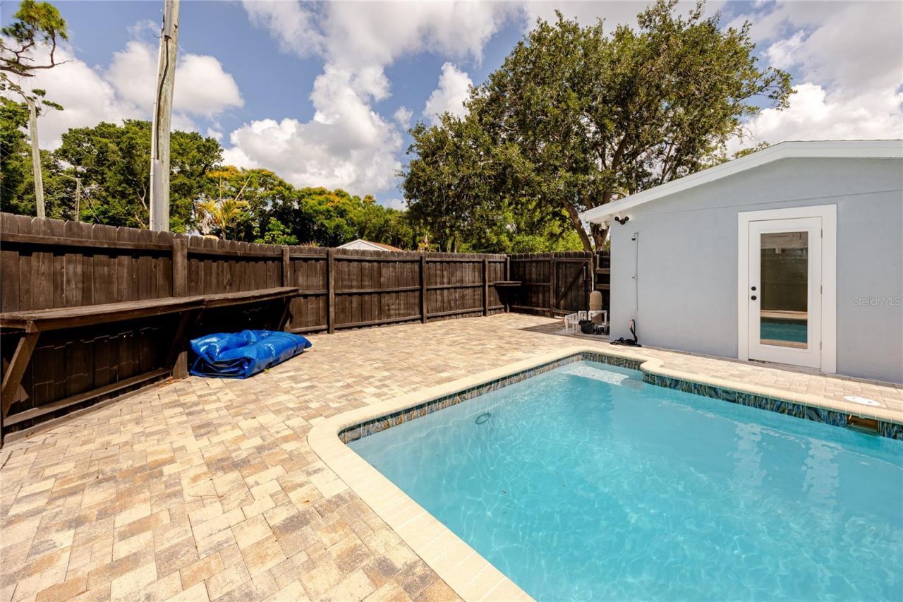 4095 Locust Street Ne, Saint Petersburg, FL 33703 Photo