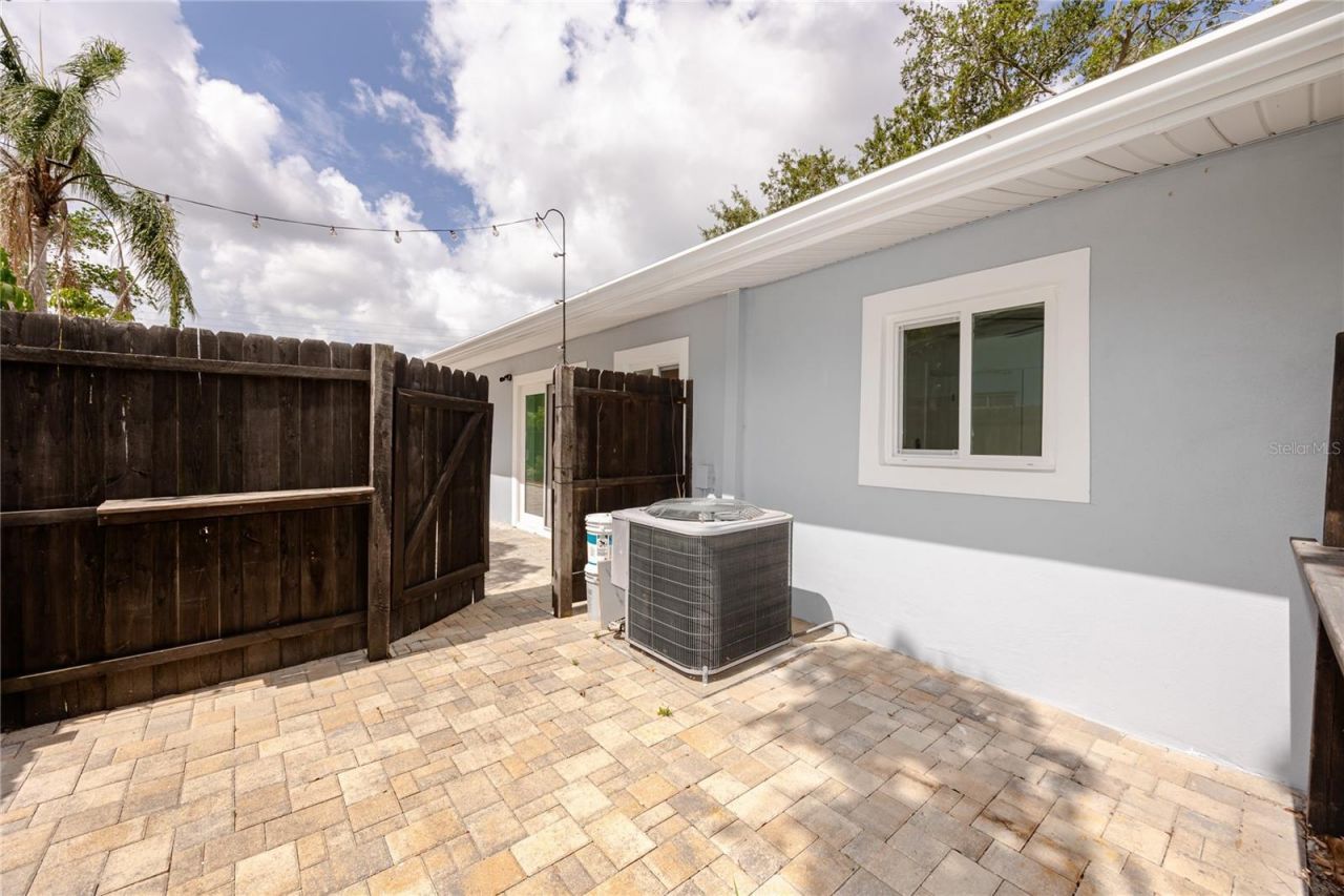 4095 Locust Street Ne, Saint Petersburg, FL 33703 Photo