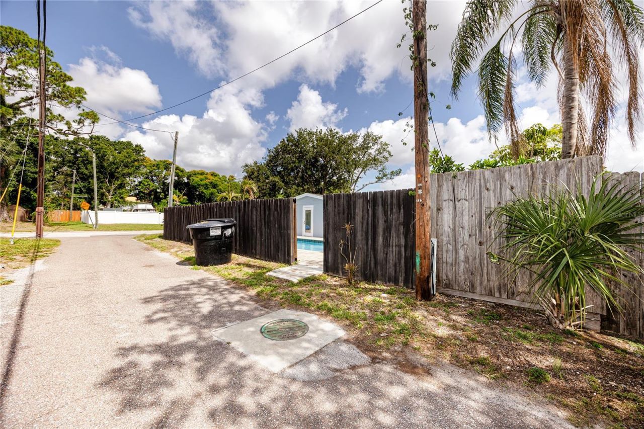 4095 Locust Street Ne, Saint Petersburg, FL 33703 Photo