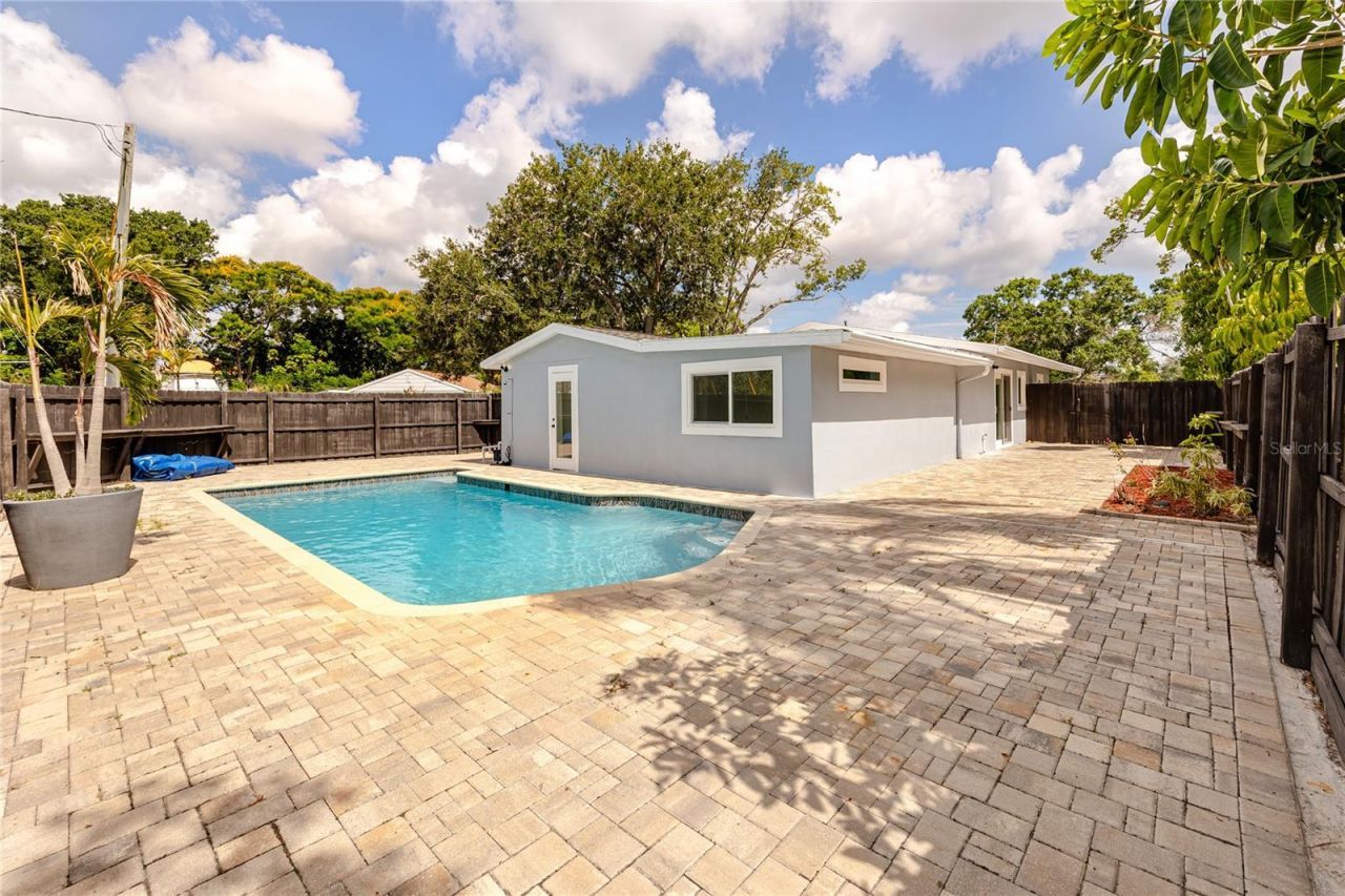 4095 Locust Street Ne, Saint Petersburg, FL 33703 Photo