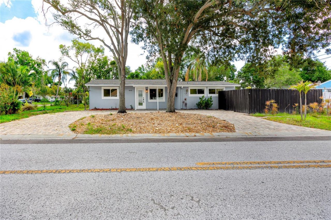 4095 Locust Street Ne, Saint Petersburg, FL 33703 Photo