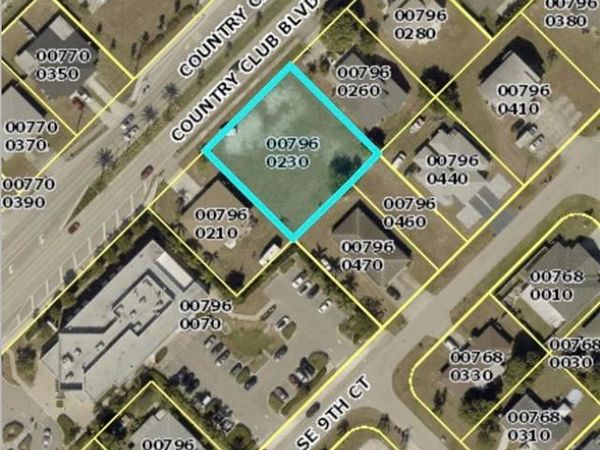 1109 Country Club BLVD , CAPE CORAL, FL 33990