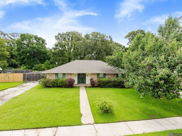 2145 Stonewood Dr, Baton Rouge, LA 70816