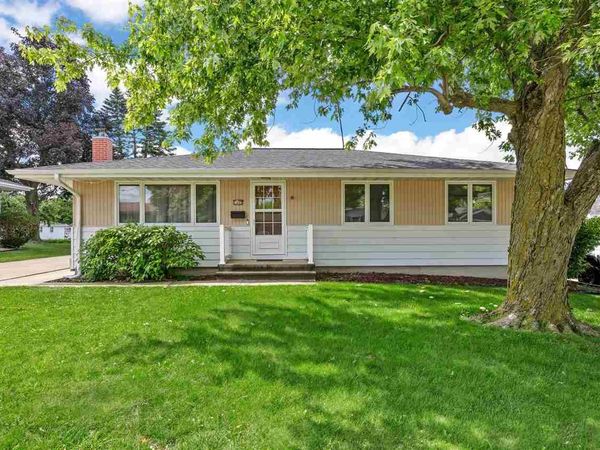 1805 Country Club Drive, Marion, IA 52302