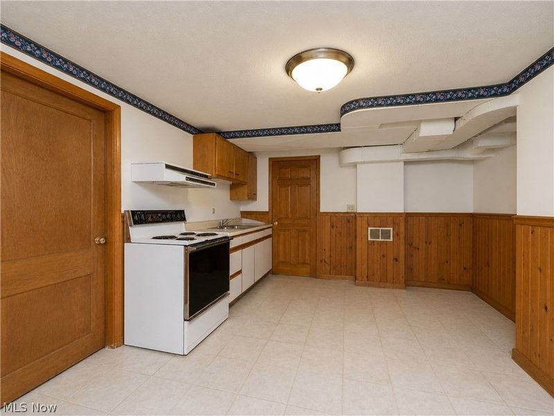 134 N Revere Road, Akron, OH 44333 Photo 33