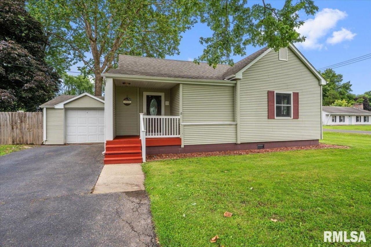 330 High School Street, Divernon, IL 62530 Main Photo