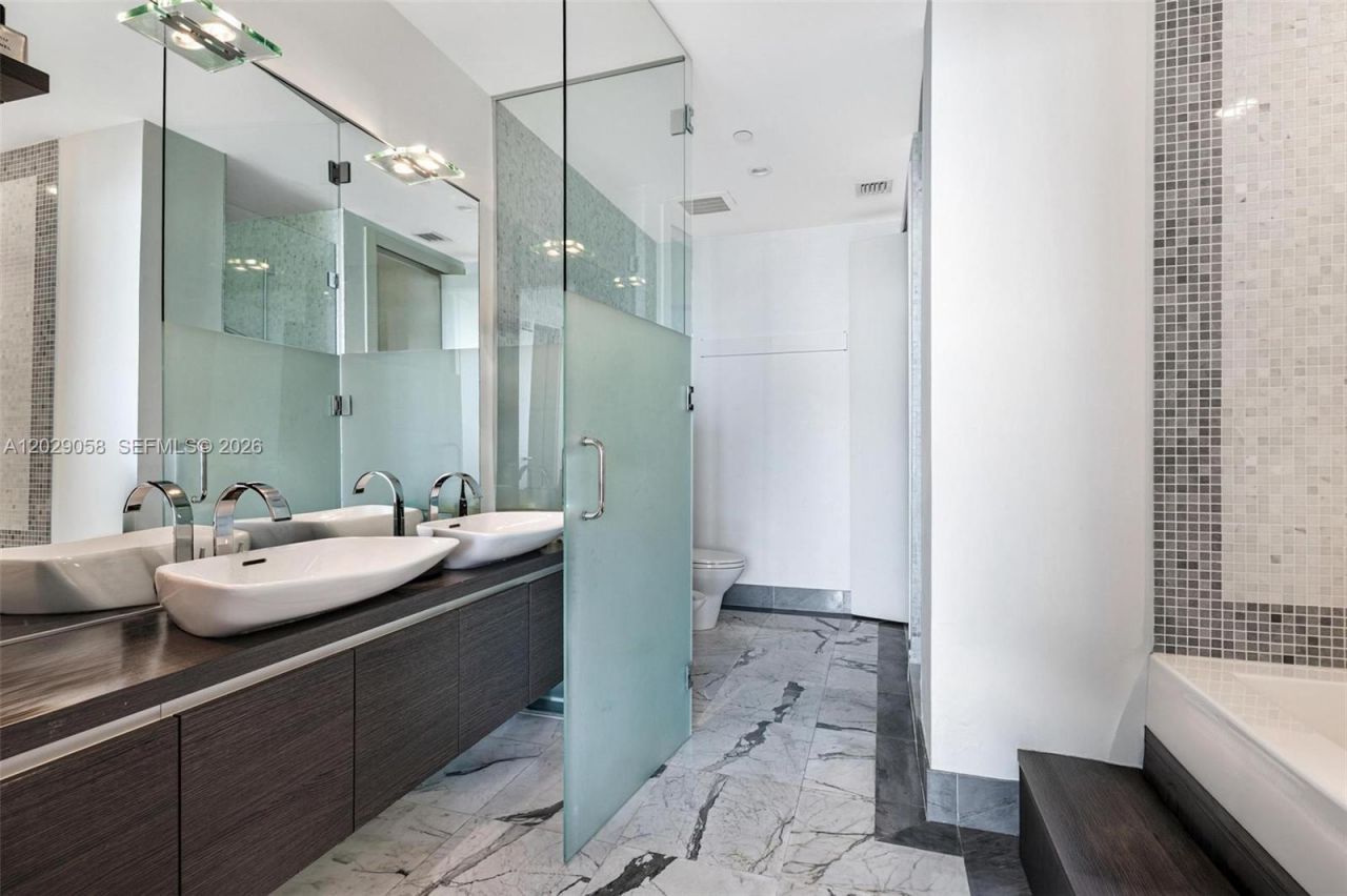 200 Biscayne Boulevard Way , Unit 4812, Miami, FL 33131 Photo