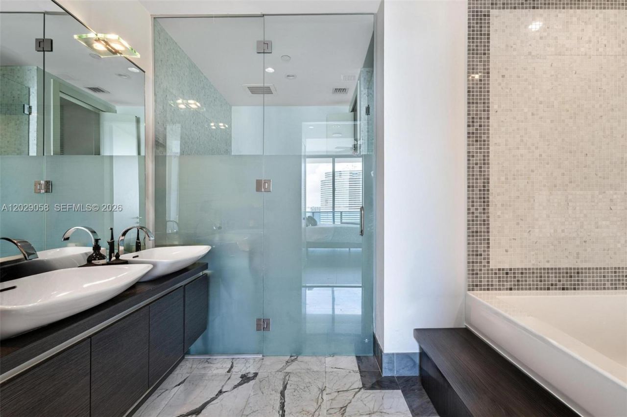 200 Biscayne Boulevard Way , Unit 4812, Miami, FL 33131 Photo