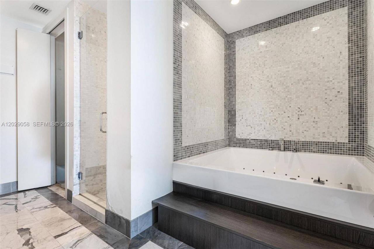 200 Biscayne Boulevard Way , Unit 4812, Miami, FL 33131 Photo