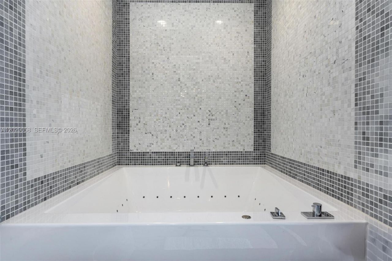 200 Biscayne Boulevard Way , Unit 4812, Miami, FL 33131 Photo