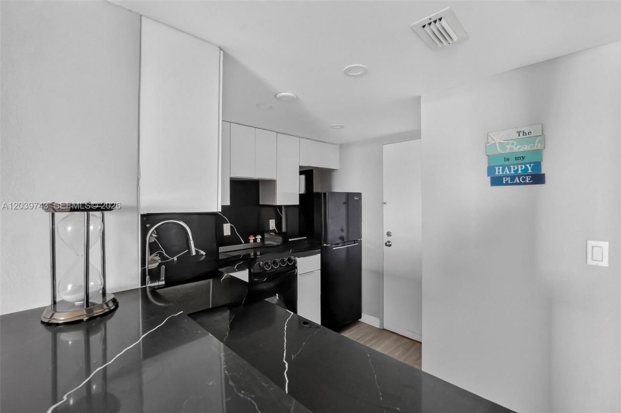 800 West Ave , Unit 533, Miami Beach, FL 33139 Photo