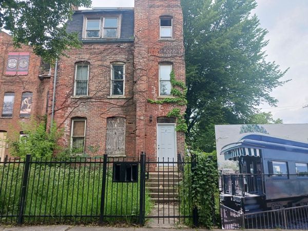 10430 S Maryland Avenue , Chicago, IL 60628