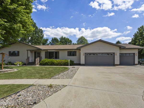 2130 13TH AVENUE NE, Watertown, SD 57201