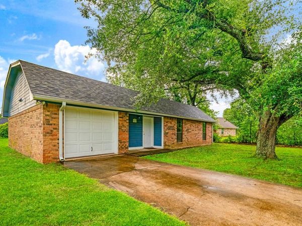 350 Town East Drive, Reno, TX 75462
