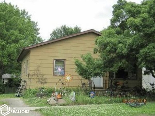 121 S Heckart Street, Algona, IA 50511