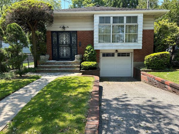 79 Marcus Avenue , New Hyde Park, NY 11040