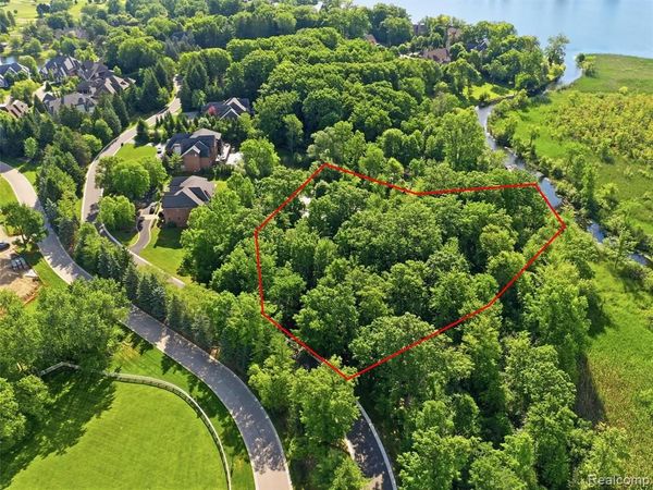 1920 Heron Ridge Drive , Bloomfield Hills, MI 48302