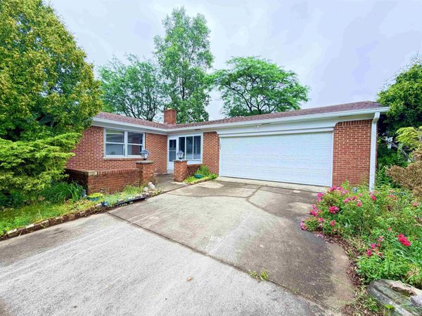 1521 Canterbury Court, Huntington, IN 46750