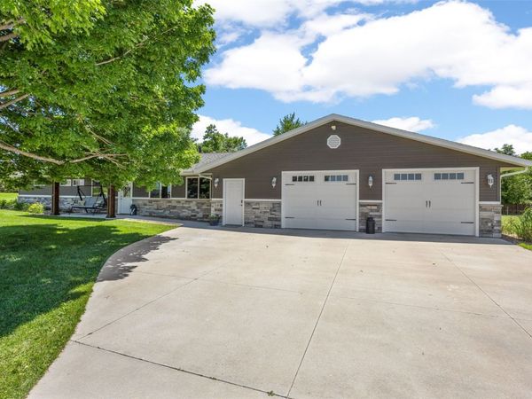 2129 Echo Hill Road, Marion, IA 52302