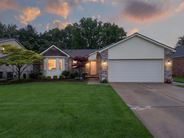 34555 Dover Avenue, Livonia, MI 48150