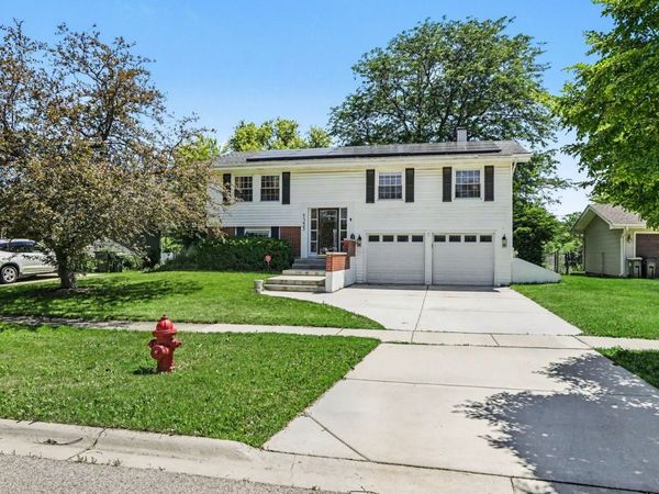 1355 Devonshire Lane, Hoffman Estates, IL 60169