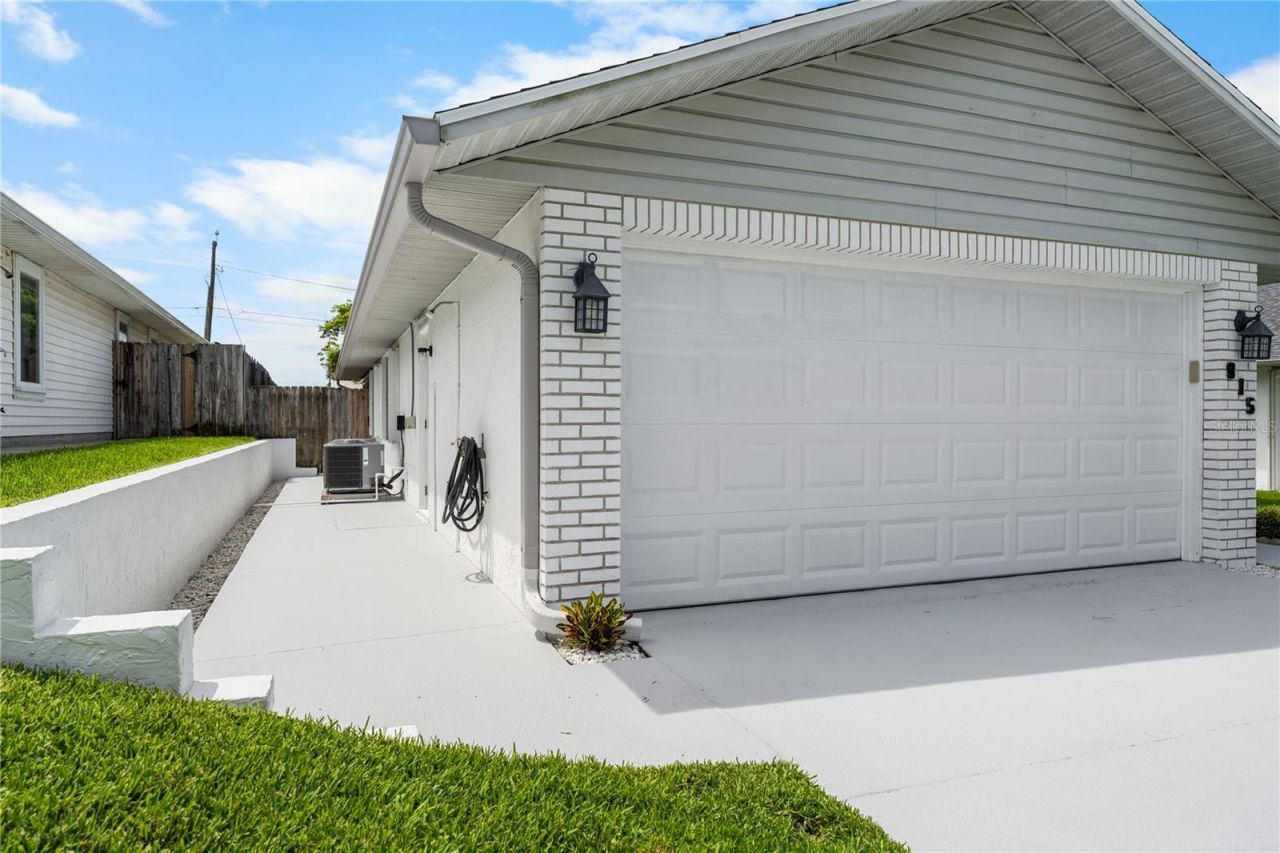 815 E 23rd Avenue , New Smyrna Beach, FL 32169 Photo