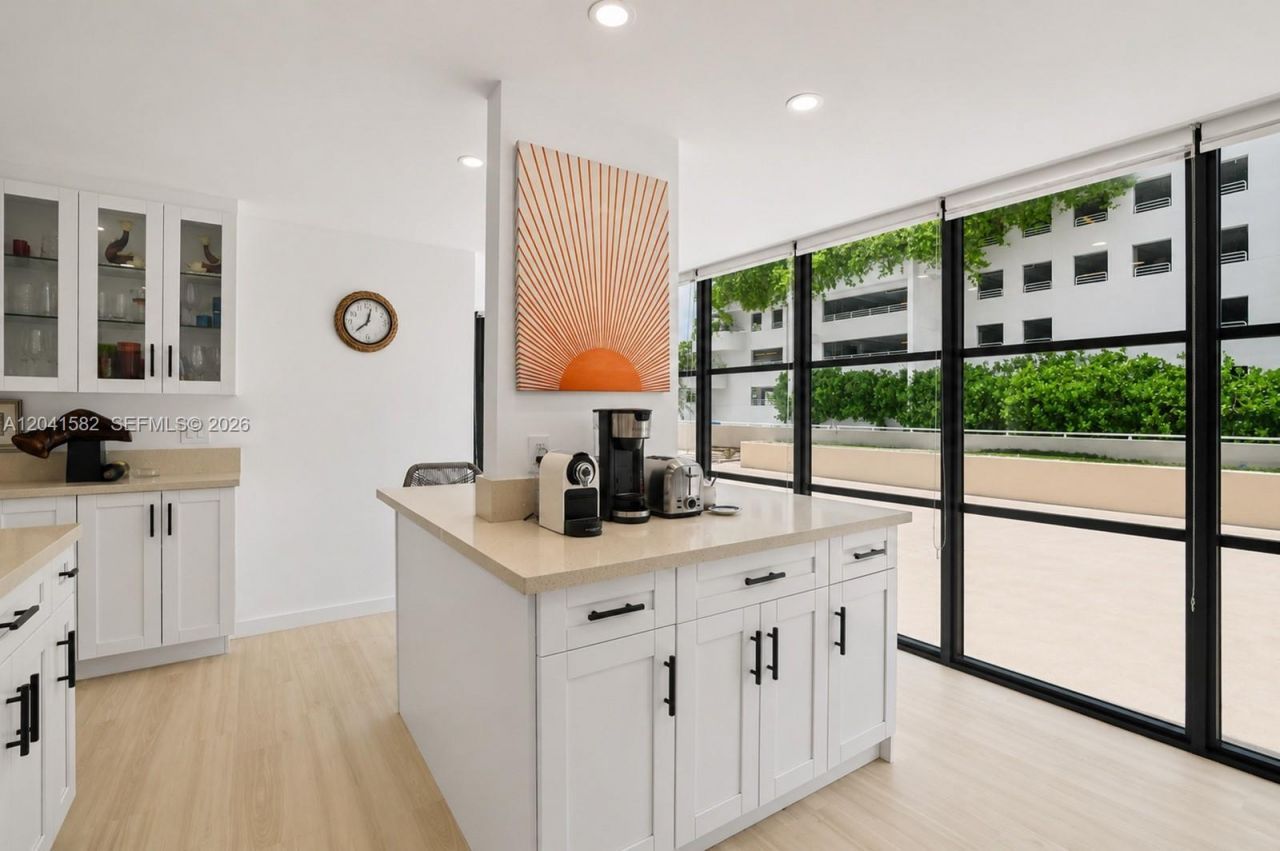 6423 Collins Ave , Unit 203, Miami Beach, FL 33141 Photo