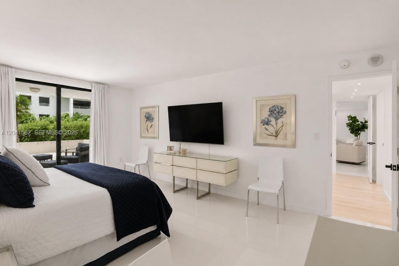 6423 Collins Ave , Unit 203, Miami Beach, FL 33141 Photo