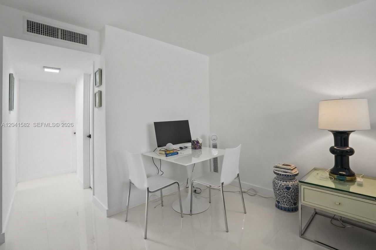 6423 Collins Ave , Unit 203, Miami Beach, FL 33141 Photo