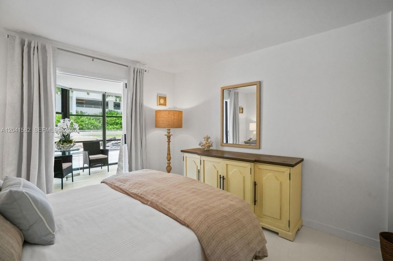 6423 Collins Ave , Unit 203, Miami Beach, FL 33141 Photo