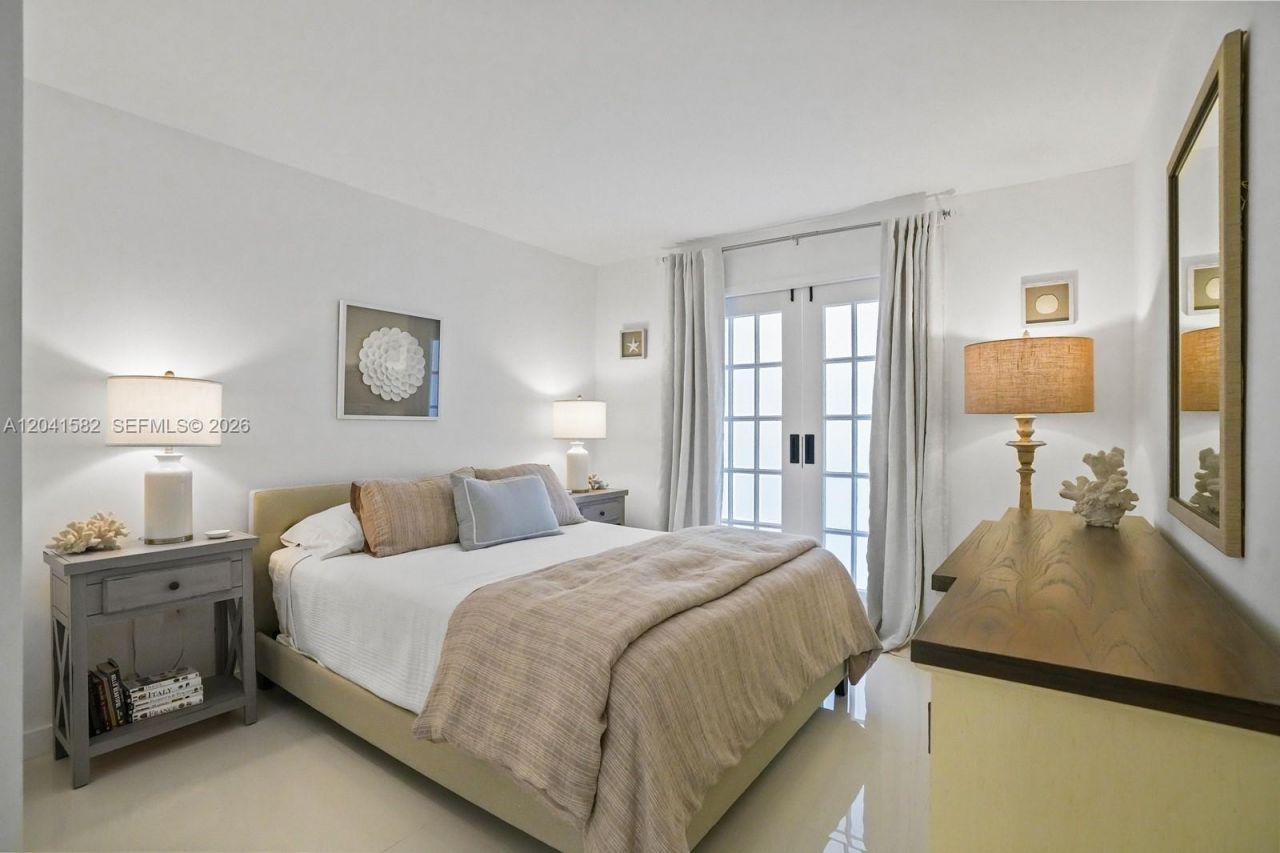 6423 Collins Ave , Unit 203, Miami Beach, FL 33141 Photo