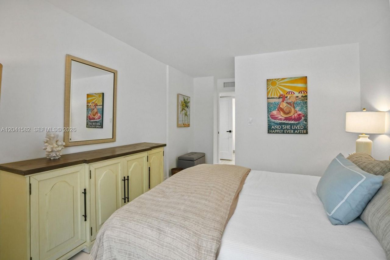 6423 Collins Ave , Unit 203, Miami Beach, FL 33141 Photo