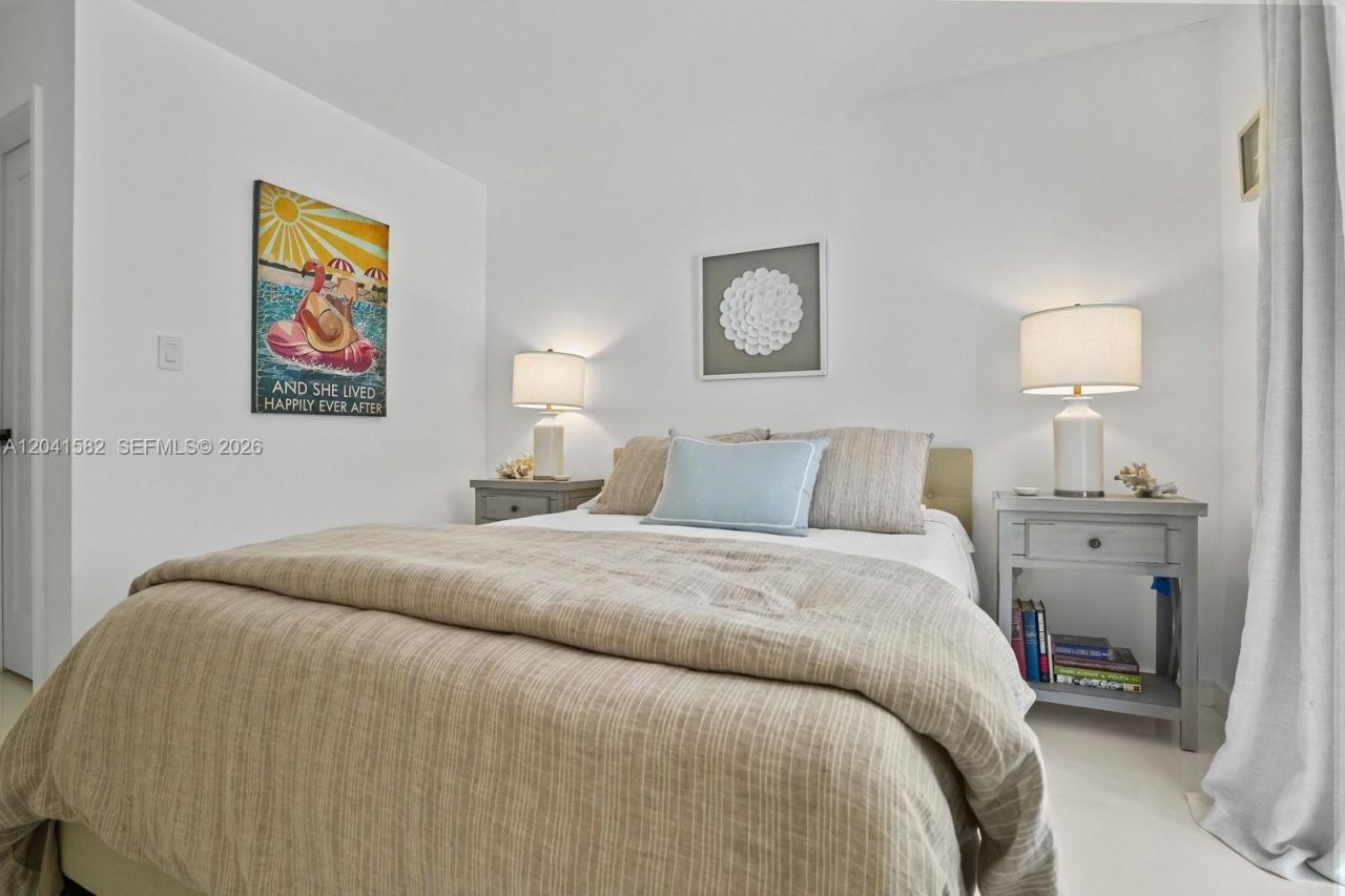 6423 Collins Ave , Unit 203, Miami Beach, FL 33141 Photo