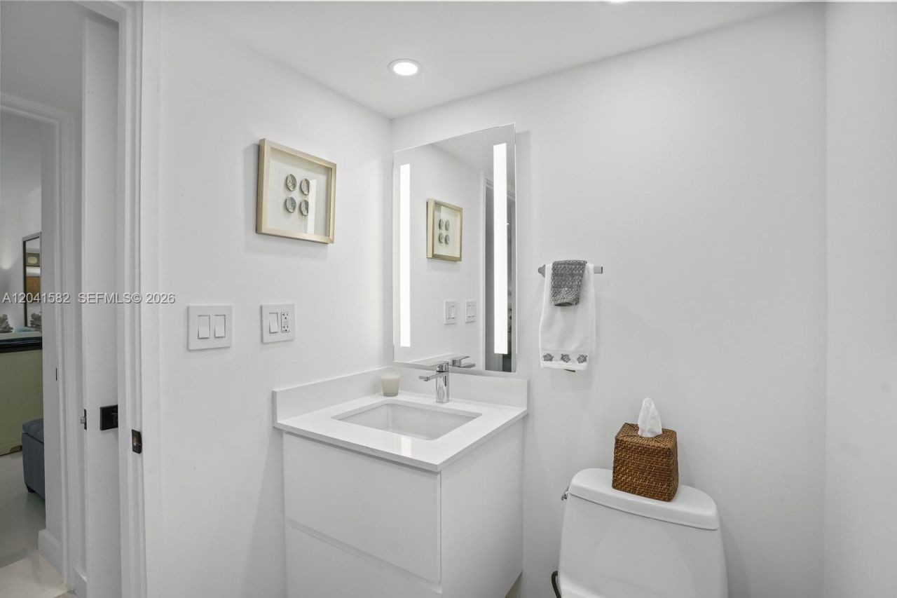 6423 Collins Ave , Unit 203, Miami Beach, FL 33141 Photo