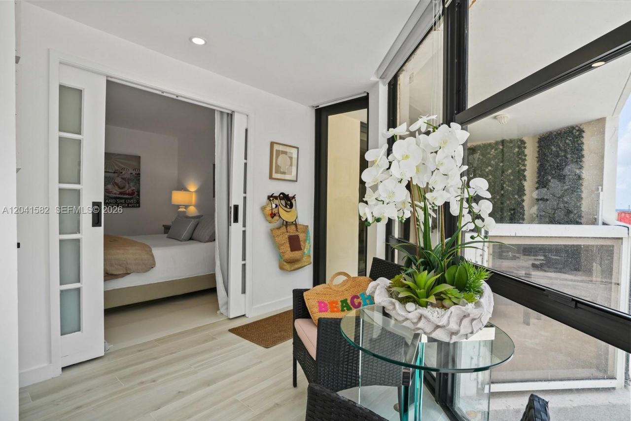 6423 Collins Ave , Unit 203, Miami Beach, FL 33141 Photo