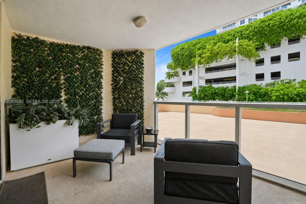 6423 Collins Ave , Unit 203, Miami Beach, FL 33141 Photo