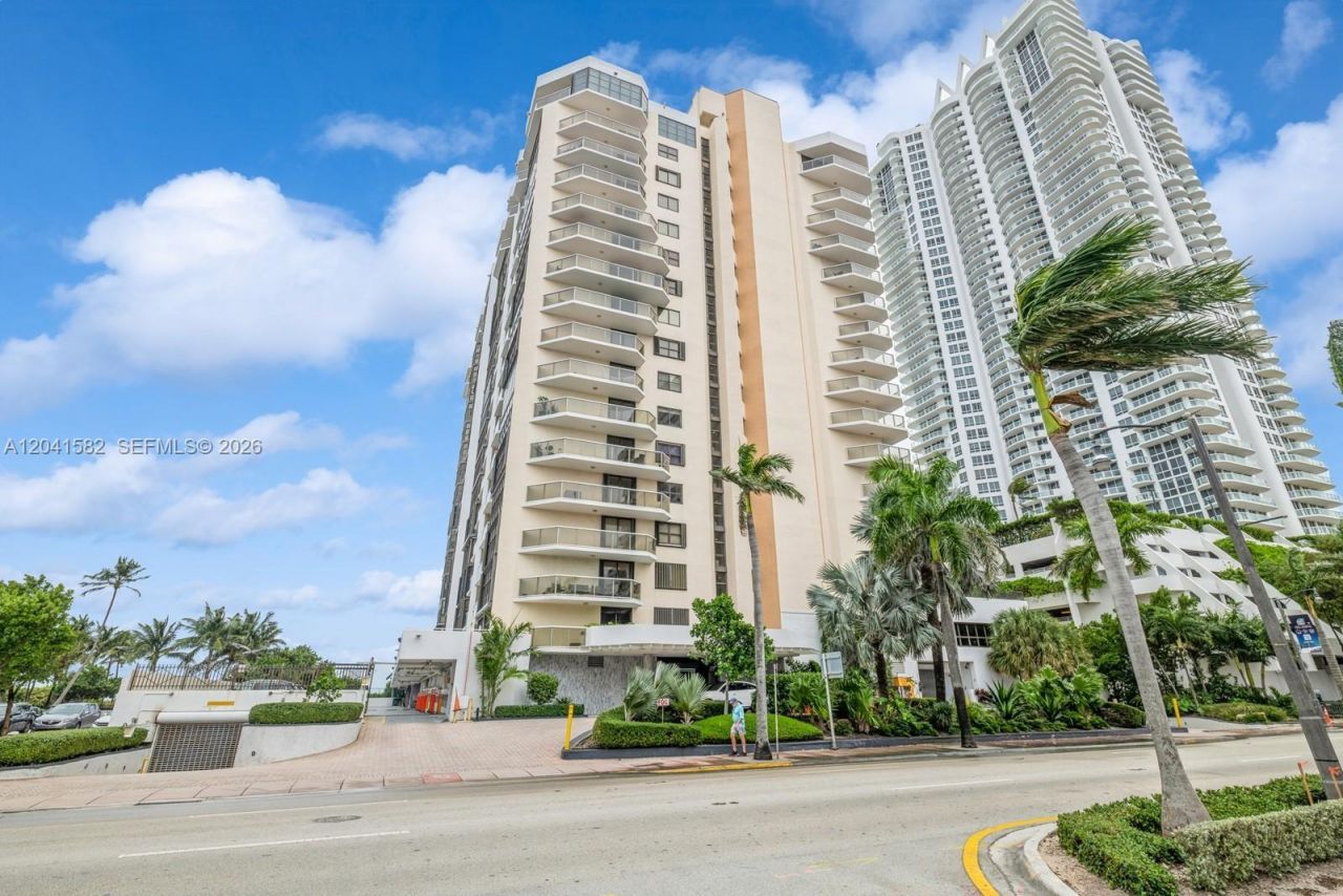 6423 Collins Ave , Unit 203, Miami Beach, FL 33141 Photo