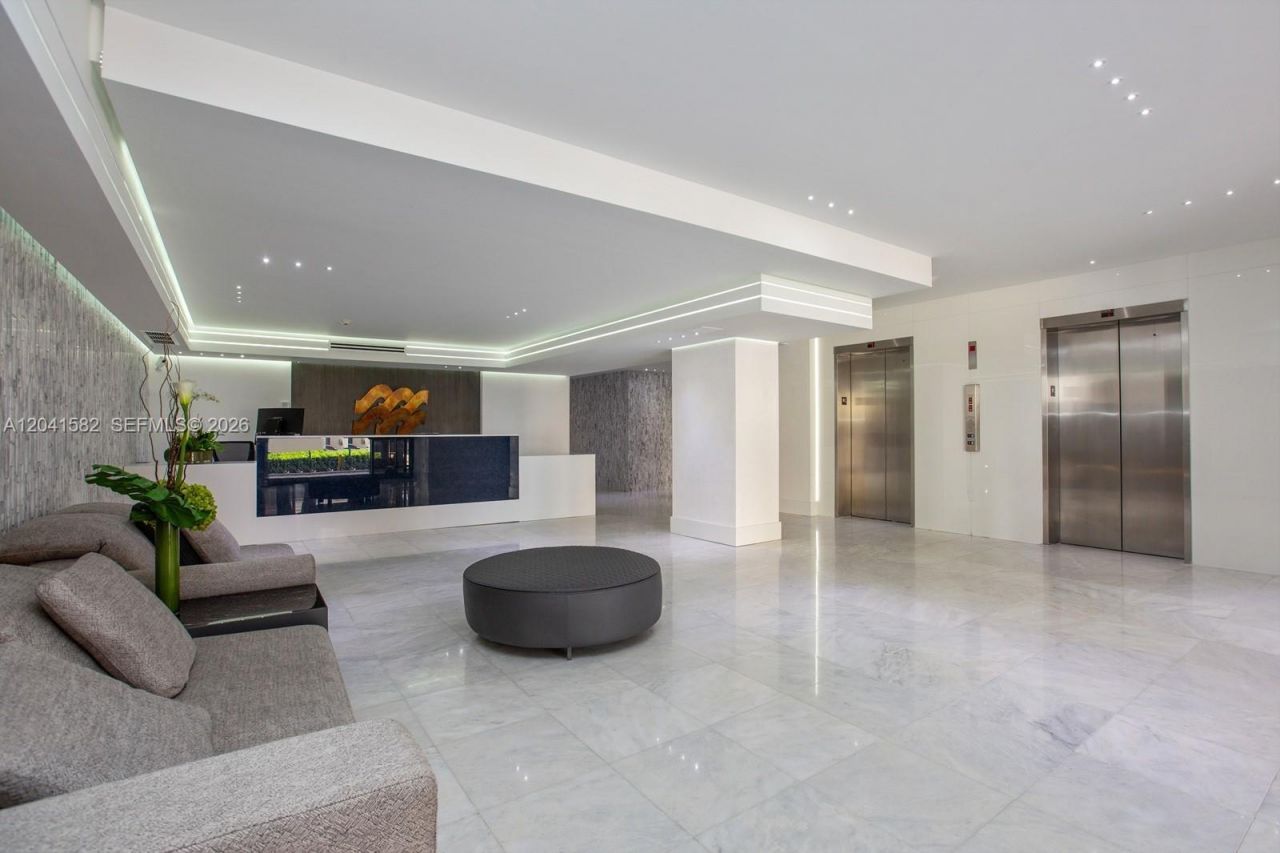 6423 Collins Ave , Unit 203, Miami Beach, FL 33141 Photo