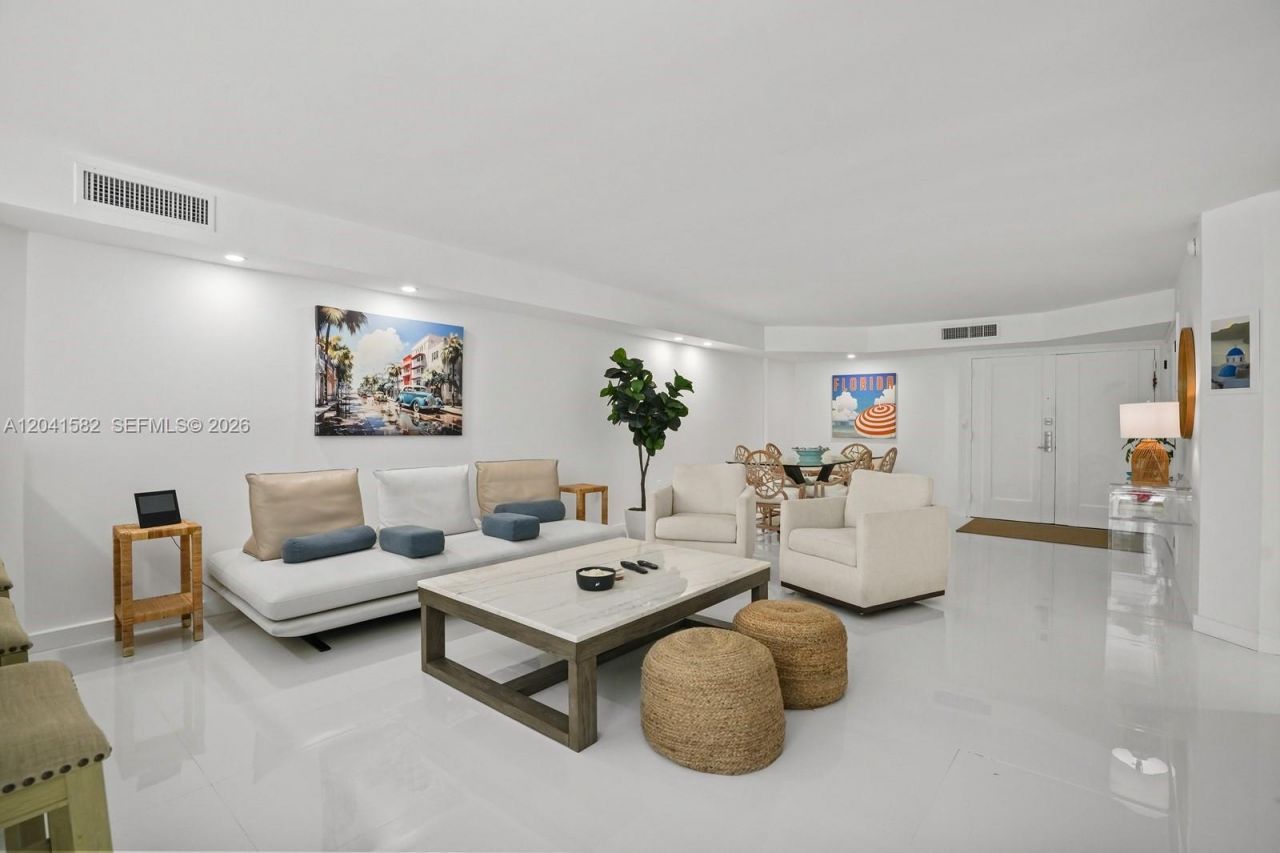6423 Collins Ave , Unit 203, Miami Beach, FL 33141 Photo