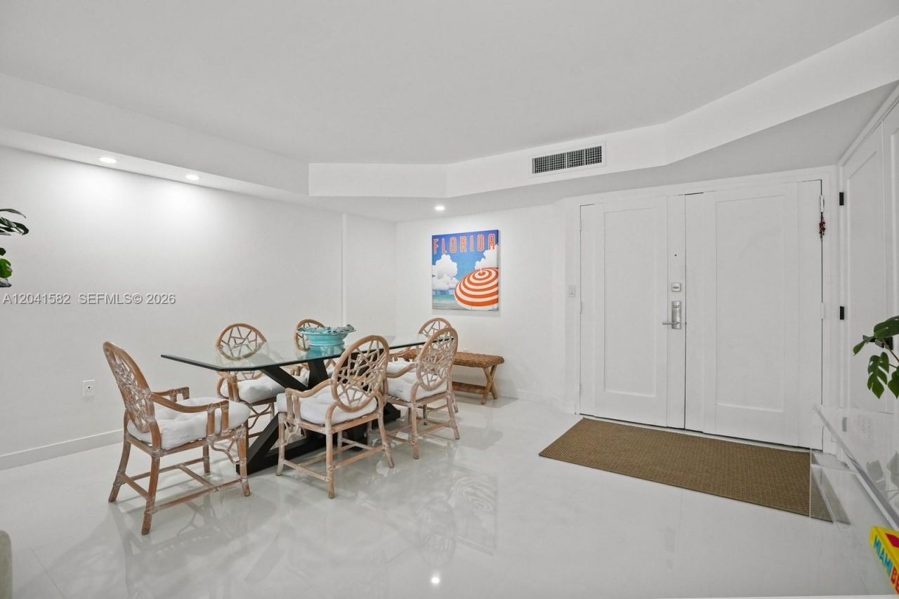 6423 Collins Ave , Unit 203, Miami Beach, FL 33141 Photo