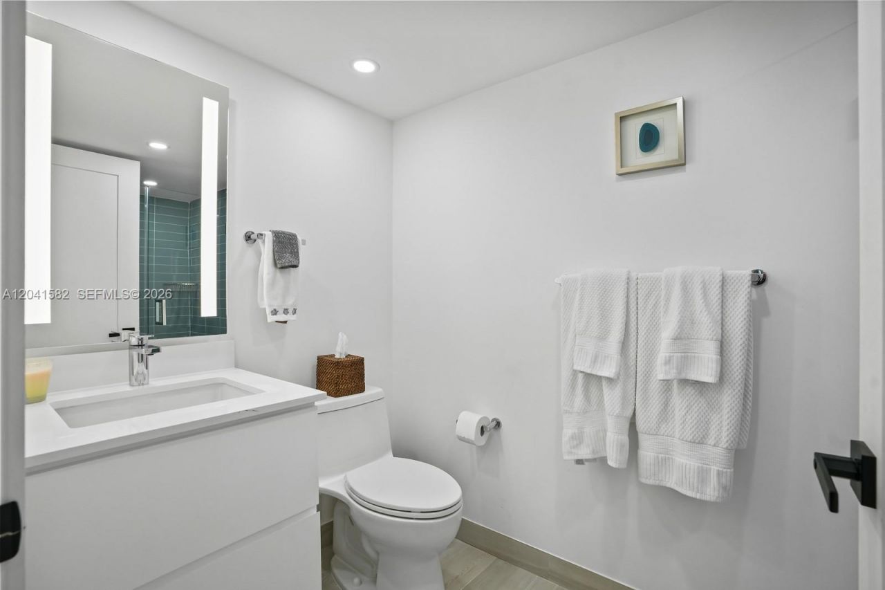 6423 Collins Ave , Unit 203, Miami Beach, FL 33141 Photo
