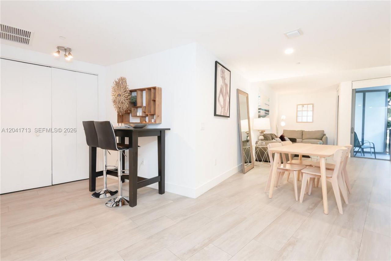 121 NE 34th St , Unit 814, Miami, FL 33137 Photo