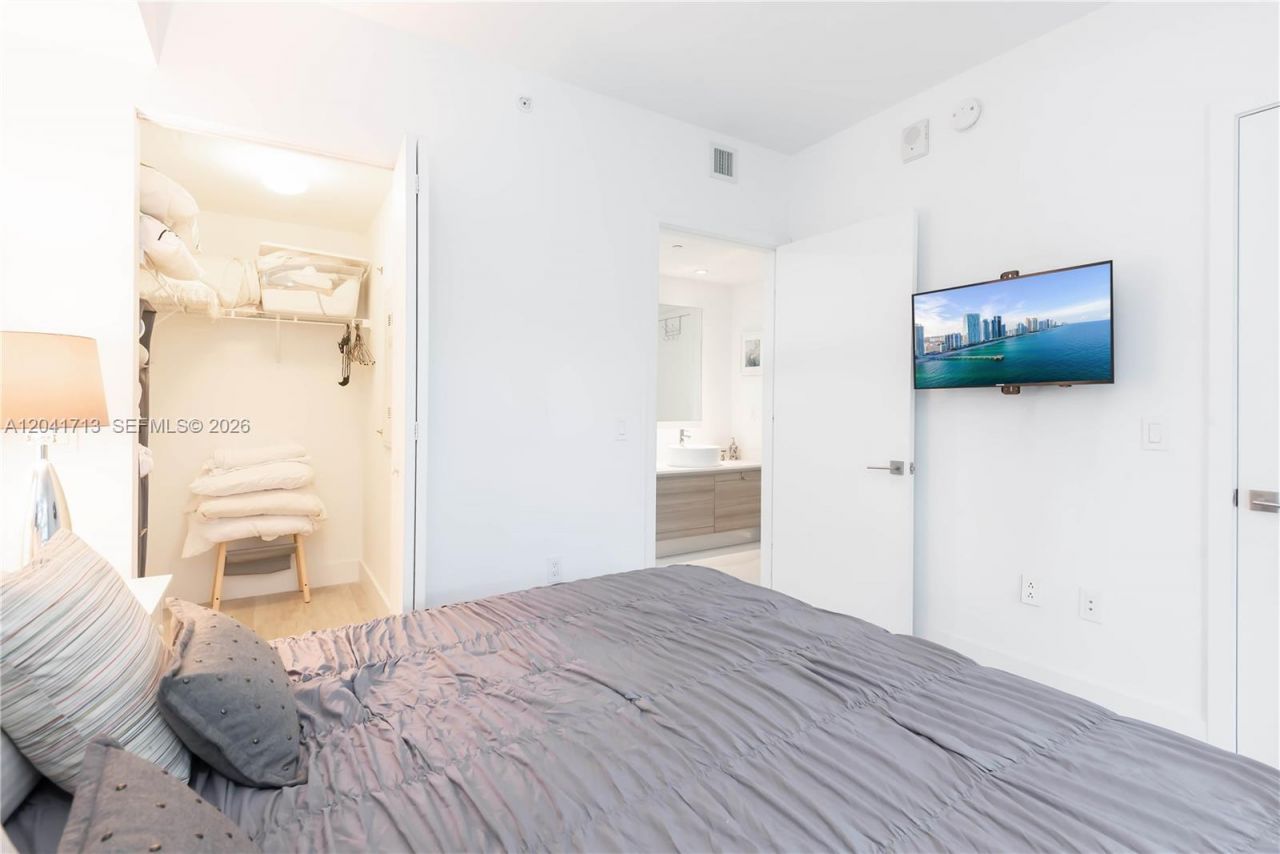 121 NE 34th St , Unit 814, Miami, FL 33137 Photo