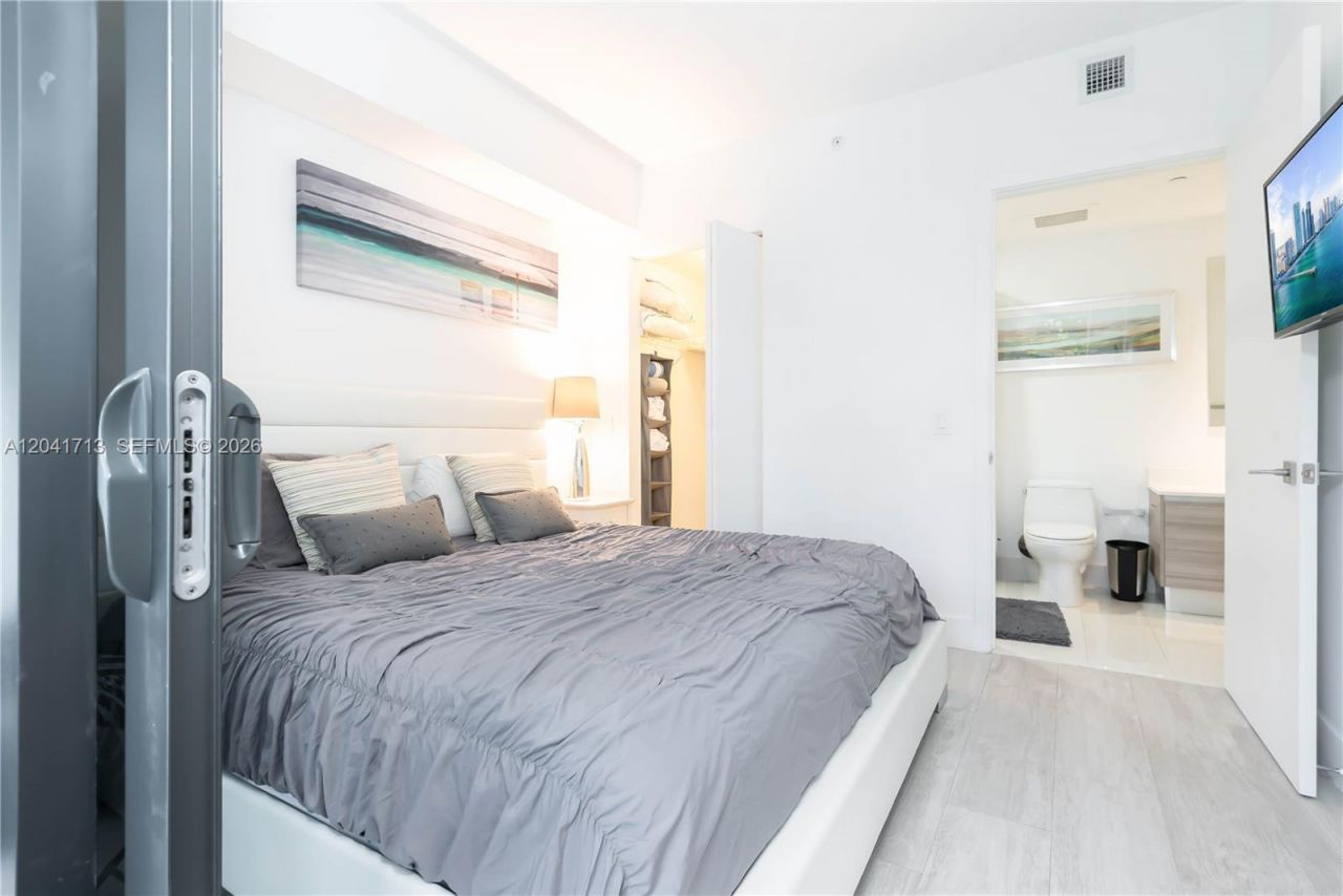121 NE 34th St , Unit 814, Miami, FL 33137 Photo