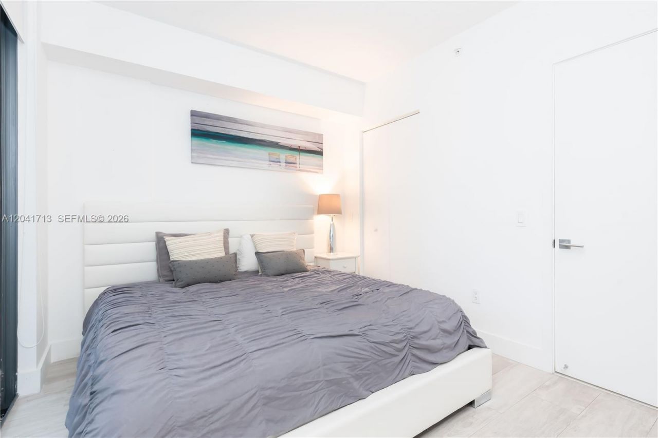 121 NE 34th St , Unit 814, Miami, FL 33137 Photo